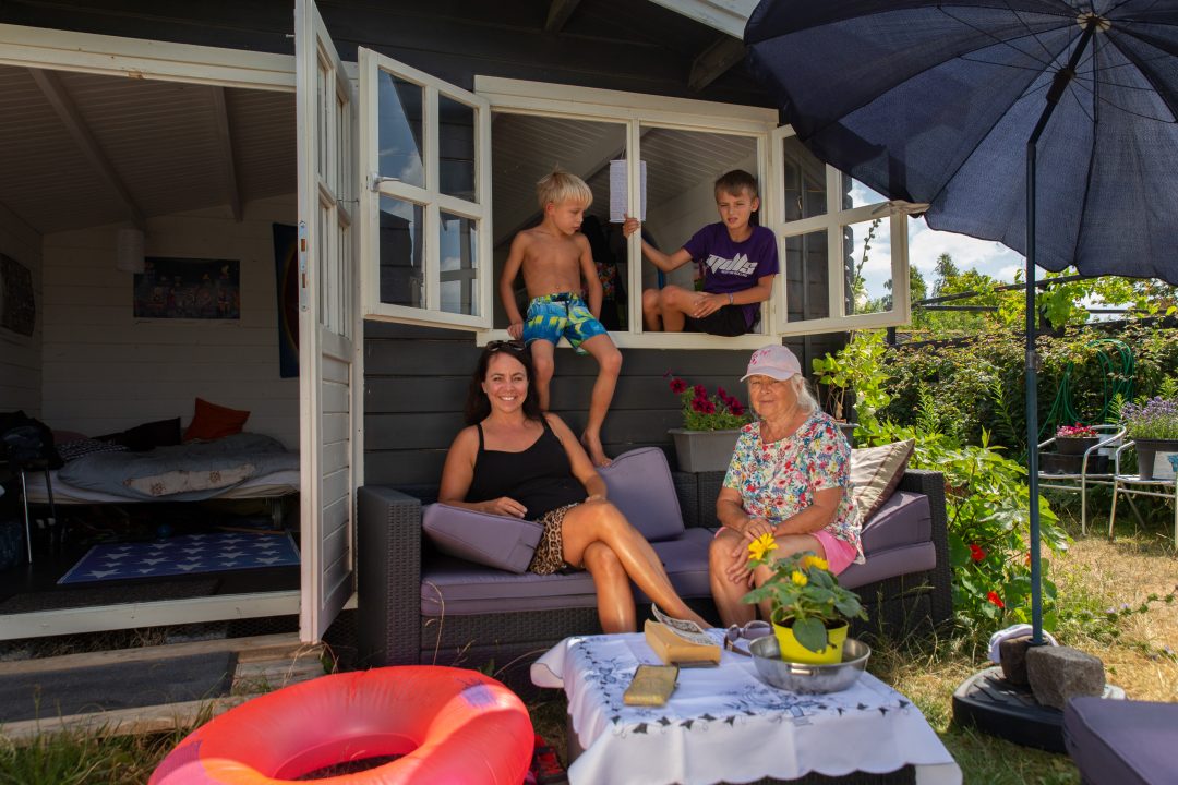 Mormor,mor,børnebørn,have,sommer,kolonihave